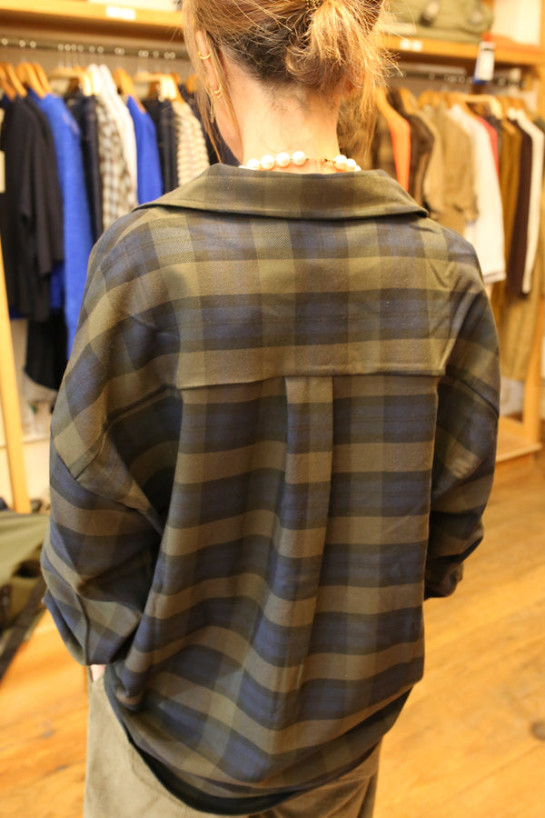 Sur chemise à carreaux