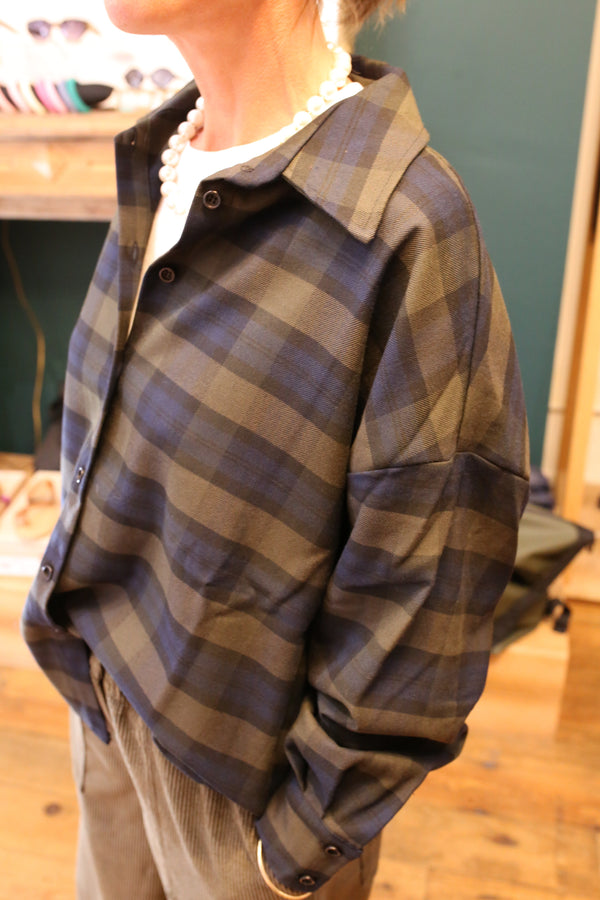 Sur chemise à carreaux